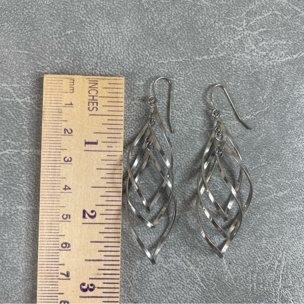 Chic Silver Swirl Earrings - Picture 5 of 6